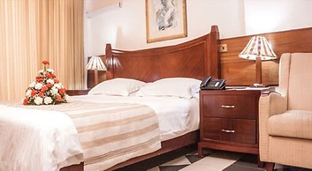 Peacock Hotel