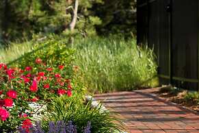 Wellfleet Motel and Lodge