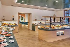 Le Meridien Ra Beach Hotel & Spa