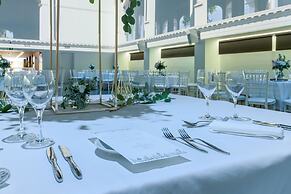 Le Meridien Ra Beach Hotel & Spa