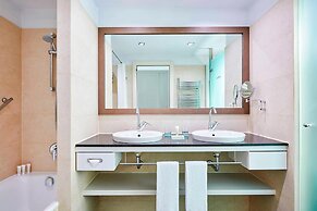 Le Meridien Ra Beach Hotel & Spa