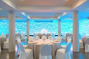 Le Meridien Ra Beach Hotel & Spa