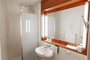 Brit Hotel Confort Dinan Taden