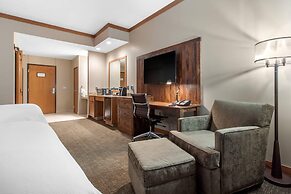 Norfolk Lodge & Suites, an Ascend Collection Hotel