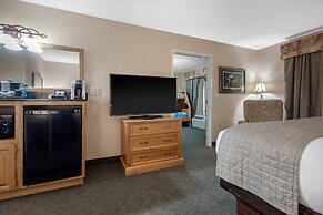 Norfolk Lodge & Suites, an Ascend Collection Hotel