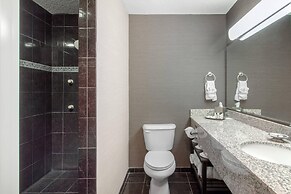Norfolk Lodge & Suites, an Ascend Collection Hotel