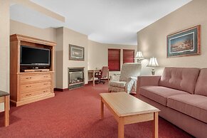 Norfolk Lodge & Suites, an Ascend Collection Hotel