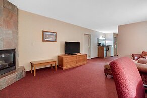 Norfolk Lodge & Suites, an Ascend Collection Hotel