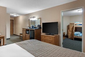 Norfolk Lodge & Suites, an Ascend Collection Hotel
