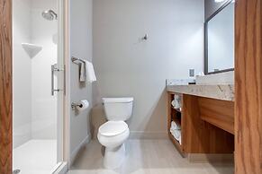 Norfolk Lodge & Suites, an Ascend Collection Hotel