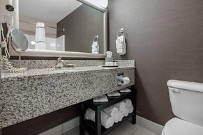 Norfolk Lodge & Suites, an Ascend Collection Hotel