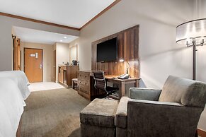 Norfolk Lodge & Suites, an Ascend Collection Hotel