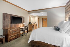 Norfolk Lodge & Suites, an Ascend Collection Hotel