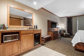 Norfolk Lodge & Suites, an Ascend Collection Hotel