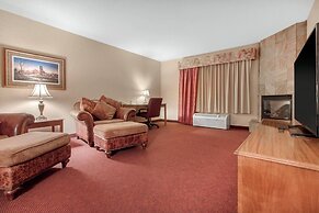 Norfolk Lodge & Suites, an Ascend Collection Hotel