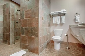 Norfolk Lodge & Suites, an Ascend Collection Hotel
