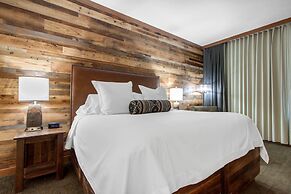 Norfolk Lodge & Suites, an Ascend Collection Hotel