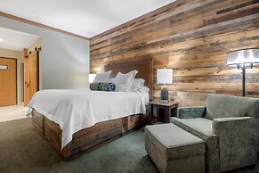 Norfolk Lodge & Suites, an Ascend Collection Hotel