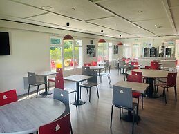 Le 2 by HOTEL AKENA LA FERTE BERNARD