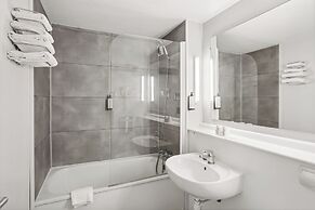 Le 2 by HOTEL AKENA LA FERTE BERNARD