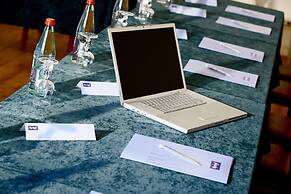 Kyriad Niort Est - La Crèche