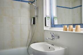 Kyriad Niort Est - La Crèche