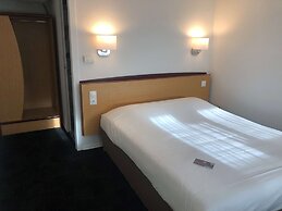 Kyriad Niort Est - La Crèche