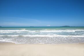 Holiday Inn Resort Sanya Bay by IHG