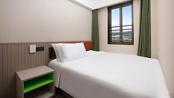 Holiday Inn Resort Sanya Bay by IHG