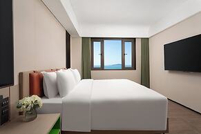 Holiday Inn Resort Sanya Bay by IHG