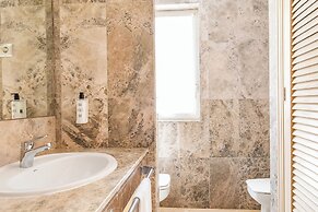 Ona Las Lomas Manga Club