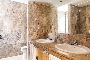 Ona Las Lomas Manga Club