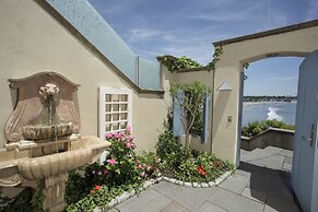 The Chanler at Cliff Walk