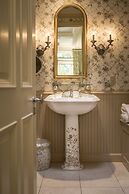 The Chanler at Cliff Walk