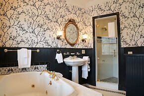 The Chanler at Cliff Walk