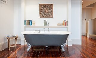 Great John Street Hotel