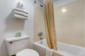 Econo Lodge Inn & Suites