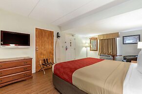 Econo Lodge Inn & Suites