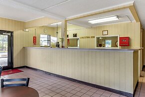 Econo Lodge Inn & Suites