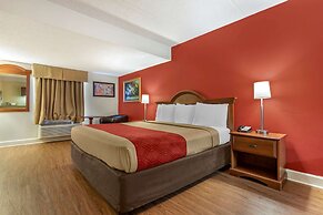 Econo Lodge Inn & Suites
