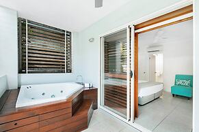 Mantra Aqueous on Port