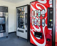 Econo Lodge University