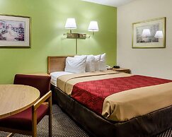 Econo Lodge University