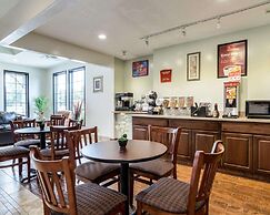 Econo Lodge University