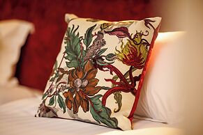 The Club House Hotel