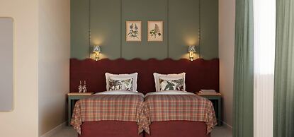 The Club House Hotel