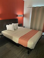 Motel 6 Saskatoon, SK