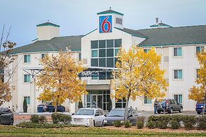 Motel 6 Saskatoon, SK