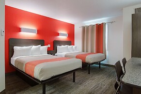 Motel 6 Saskatoon, SK