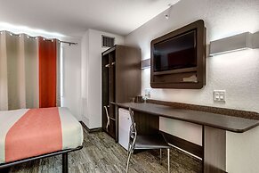 Motel 6 Saskatoon, SK